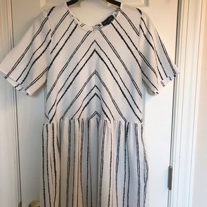 Black & white maternity dress